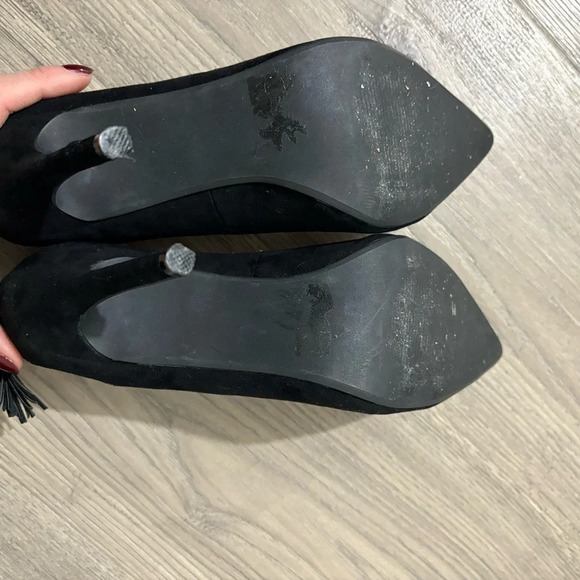 Toi Et Moi Pointed Toe Teardrop Cutout Back Black Tassel Pump - Picture 8 of 13